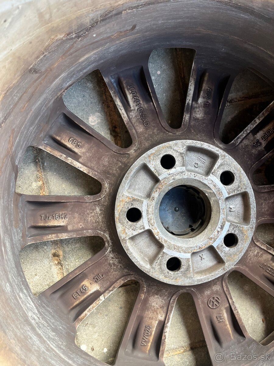 Sada letných pneumatík a originál diskov Vw - 4