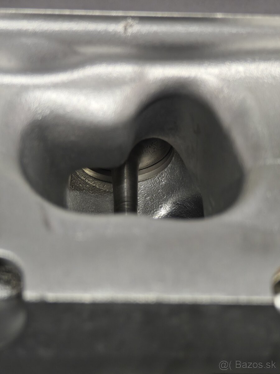 Hlava valcov 2.0TDI R 04L103373E - 4