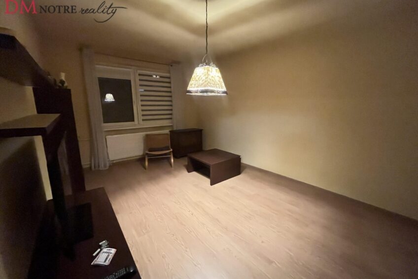 🏡 Trojizbový byt v tichej časti Lučenca s loggiou - 4