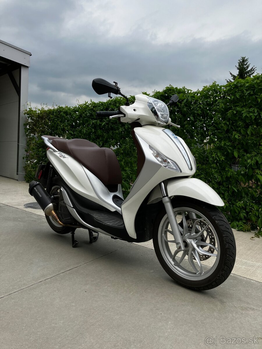 Skúter Piaggio Medley 150 - 4