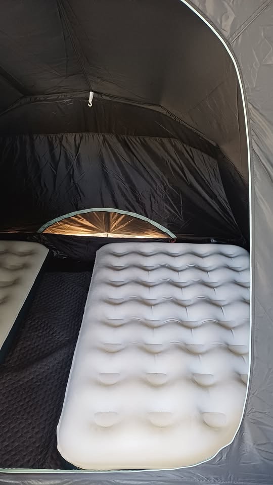 Predám veľký kempovací stan v top stave pre 4 osoby s prí... - 4