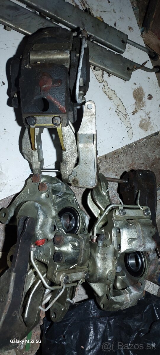 Tatra 613-1 dvere kompletne kapoty klucky prevodovky - 4