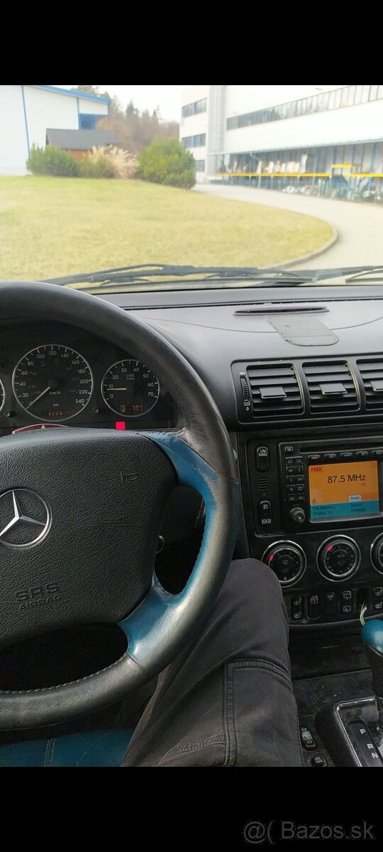 Mercedes ML320 Designo Marine Blue - 4