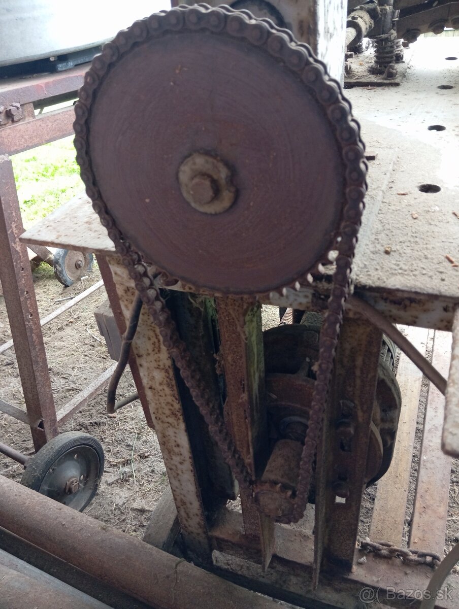 Stroj na výrobu nasad. - 4