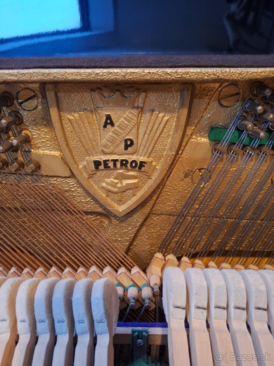 Klavir Petrof - 4