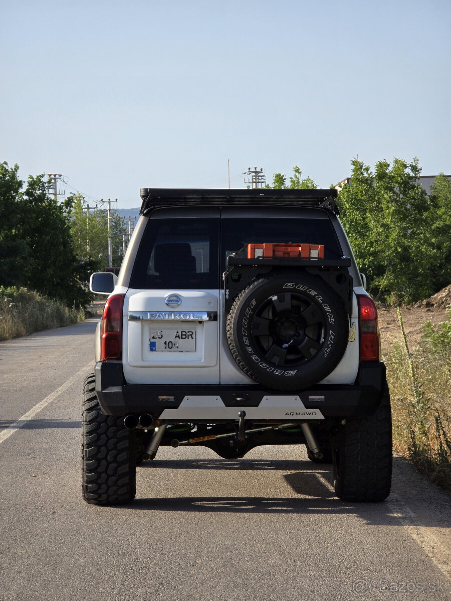Zadný pevnostný nárazník Nissan Patrol Y61 - 4