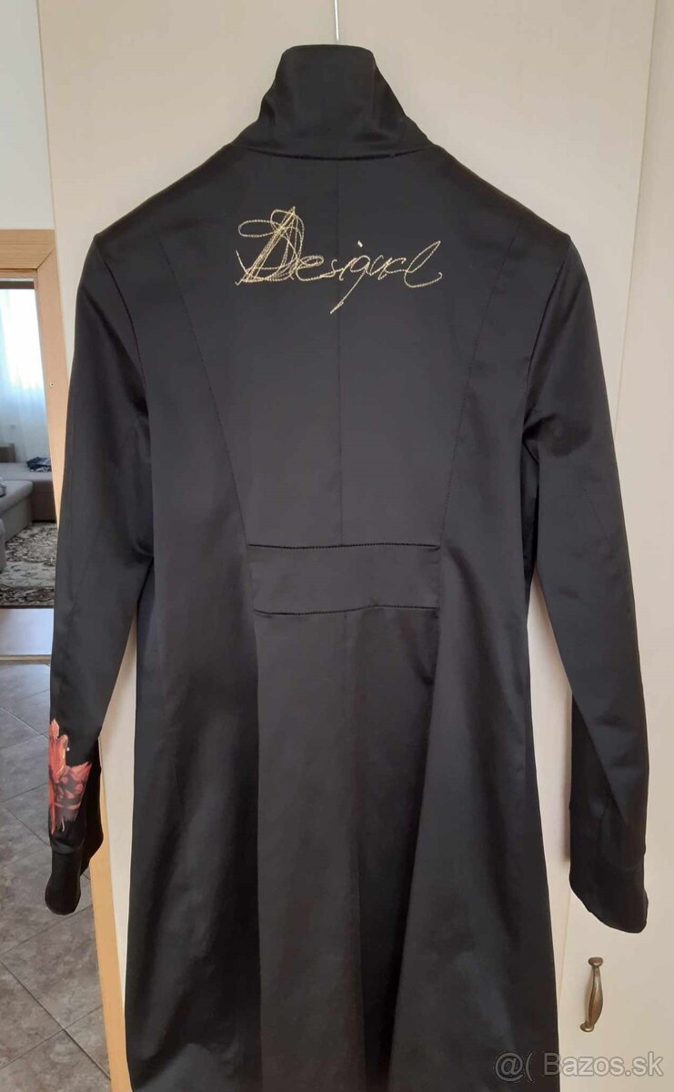Krásny a kvalitný kabát zn. Desigual, veľ.40 - 4