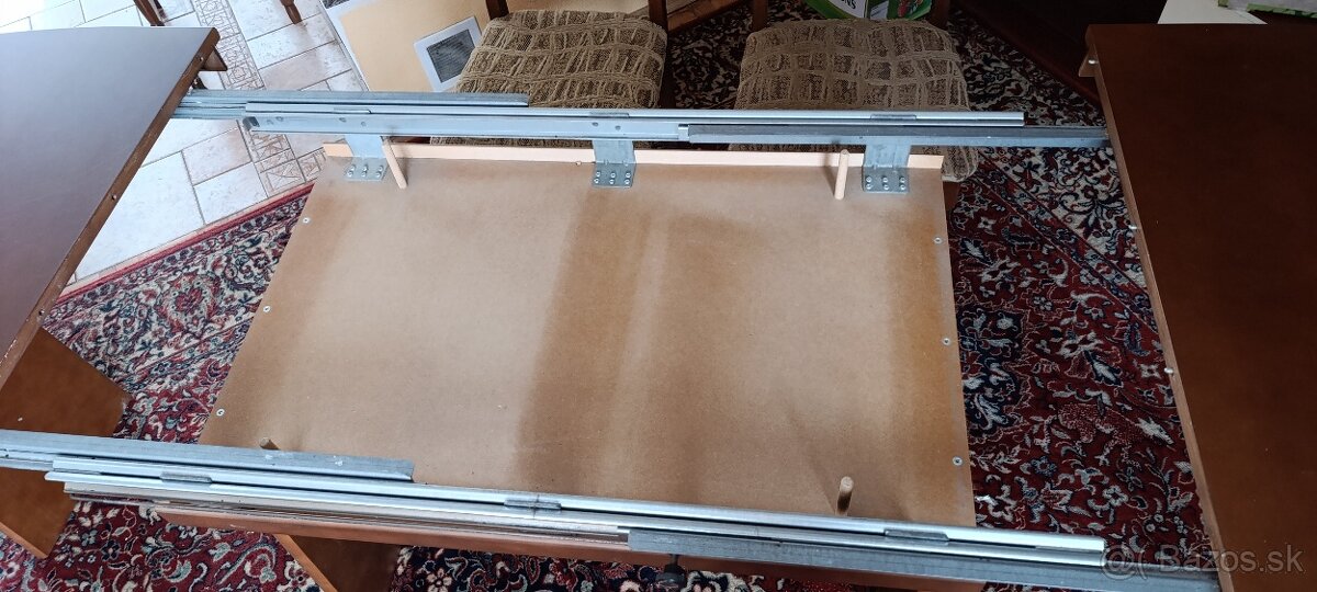 Stôl a 6 stoličiek - 4