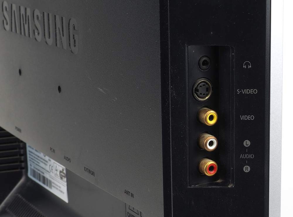 Predám 19" monitor SAMSUNG SyncMaster941MP - 4