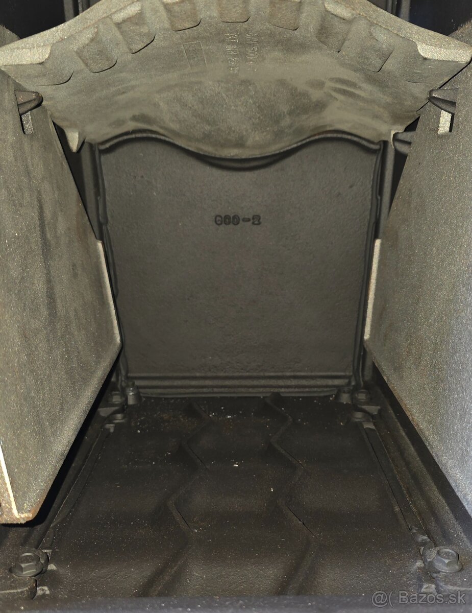 Liatinové kachle Jotul F 600 N čierný lak - 4