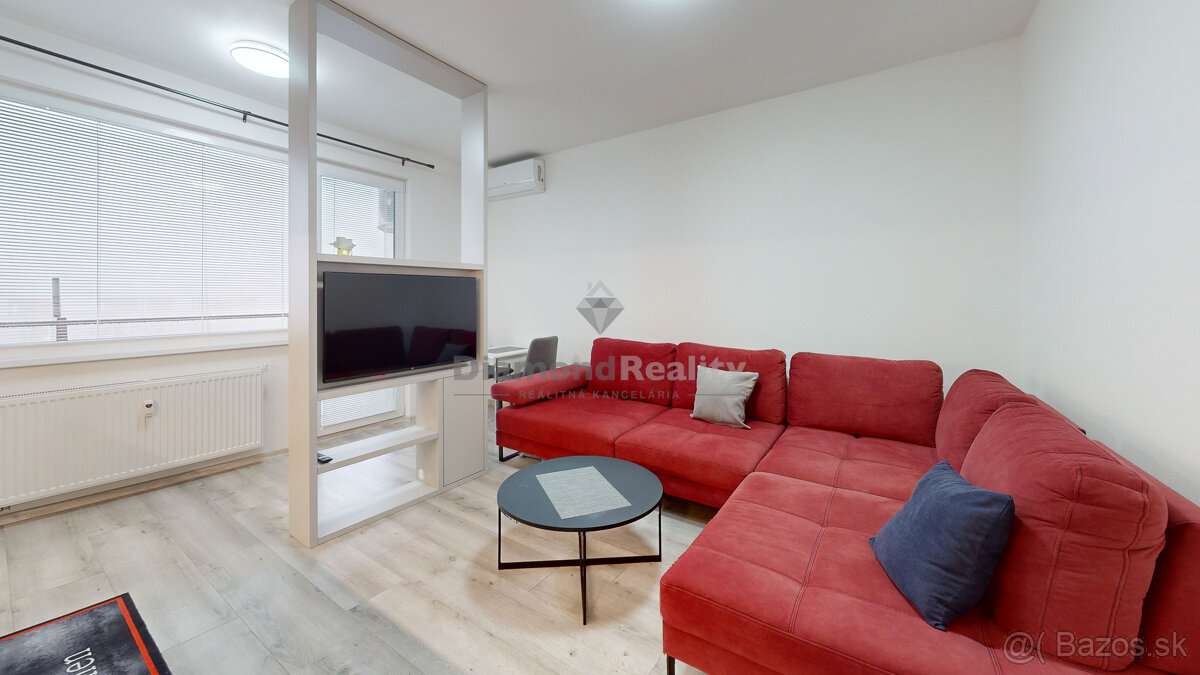 Na predaj pekný, prerobený 1,5 izbový byt, ulica Húskova, Ko - 4