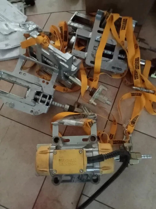 Nová sada príložných vibrátorov s prevodníkom Wacker - 4