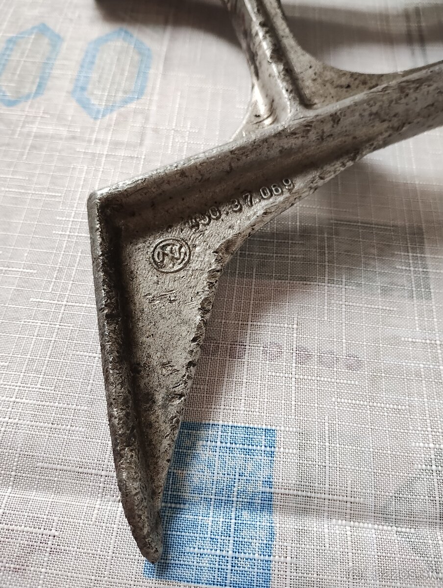 Prodám originální stojan na jawa 250/353 ve výborném stavu - - 4