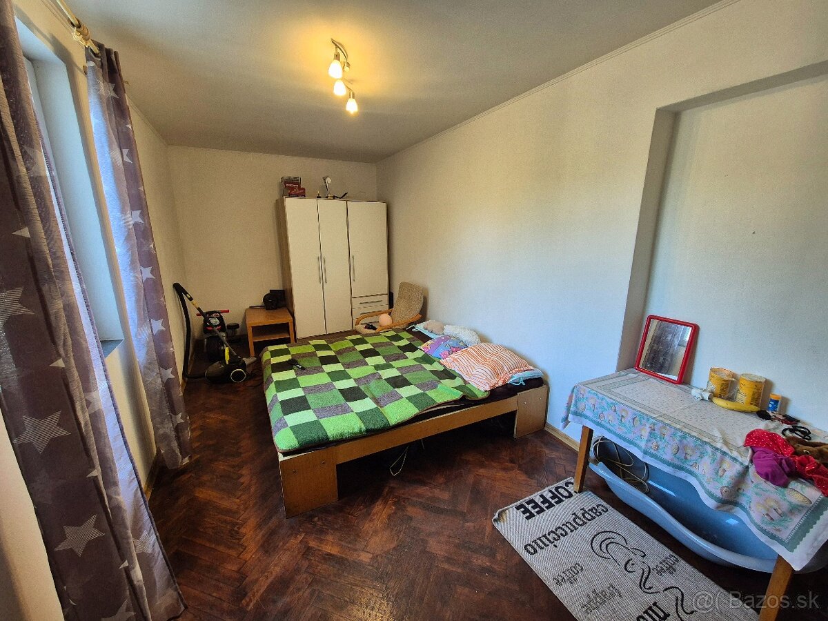 Priestranný bytový dom na predaj v obci Pohronský Ruskov - 4