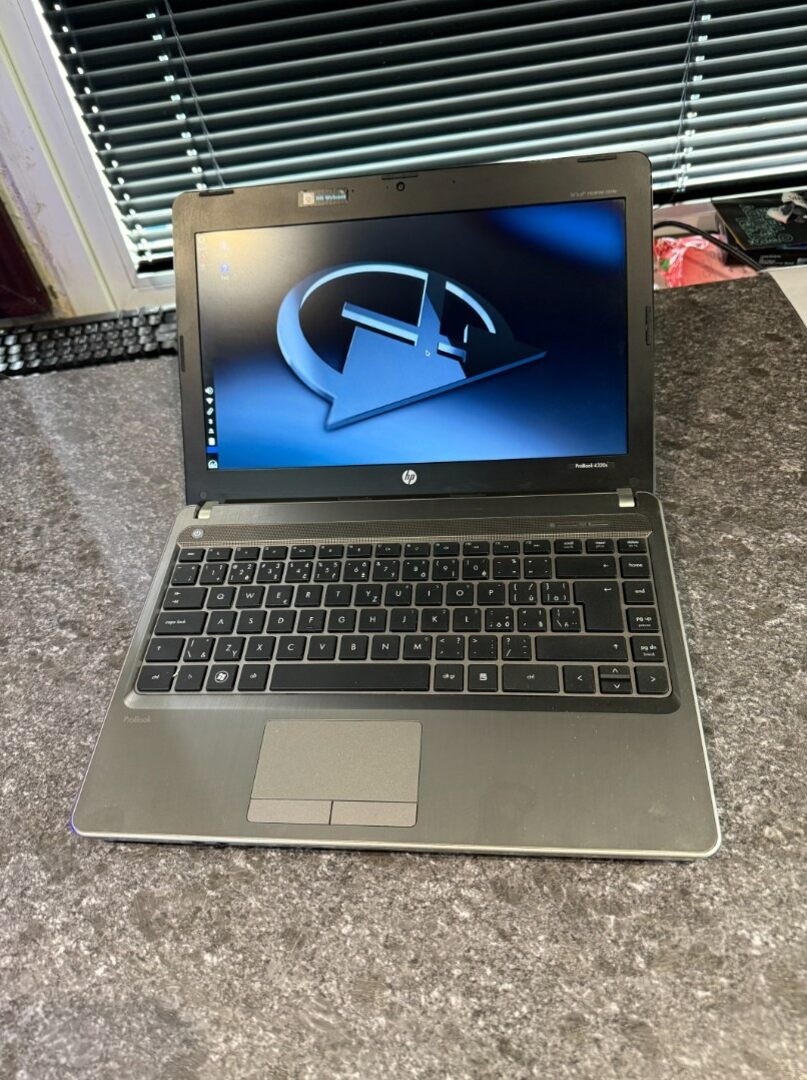 Notebook HP i3-2330M / 8 GB RAM / 250 GB SSD / LINUX MX - 4