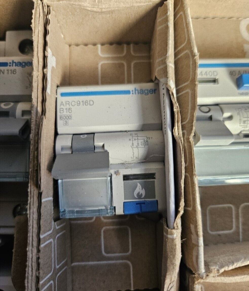 Elektroinštalačný materiál/ elektromateriál - 4