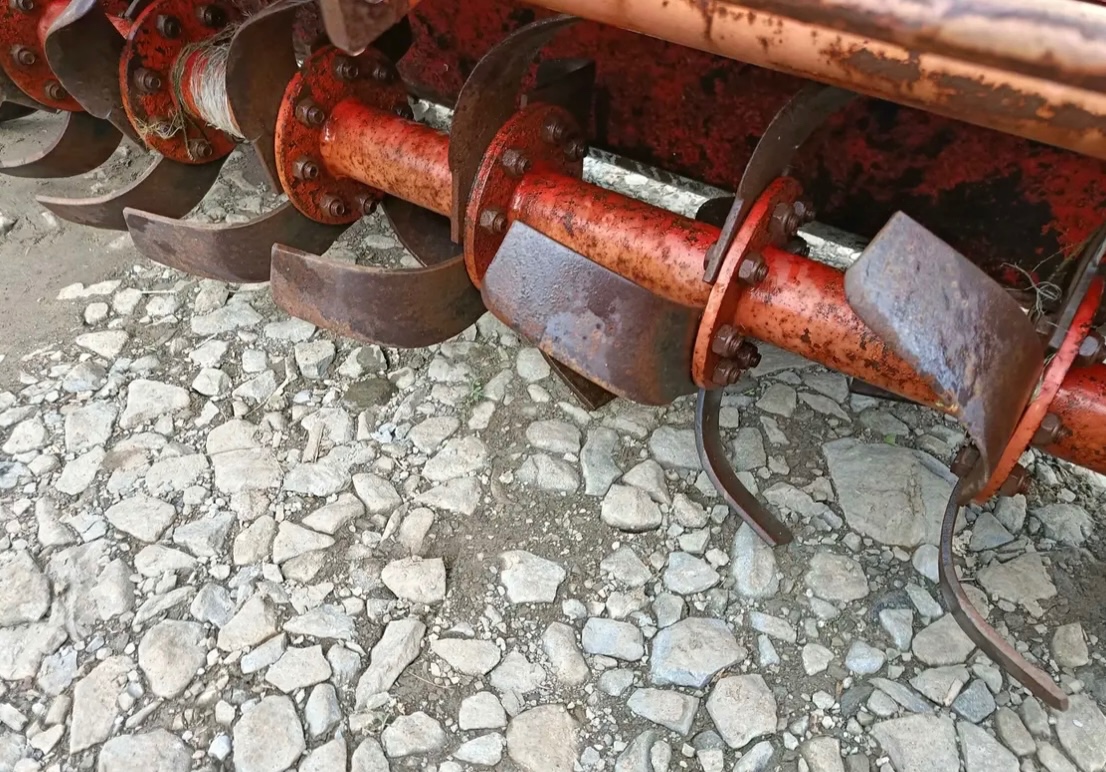 Predám rotavátor 135cm - 4