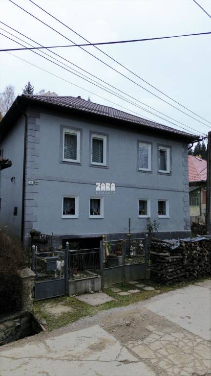 Veľký dvojgeneračný rodinný dom v obci PRAKOVCE - 4