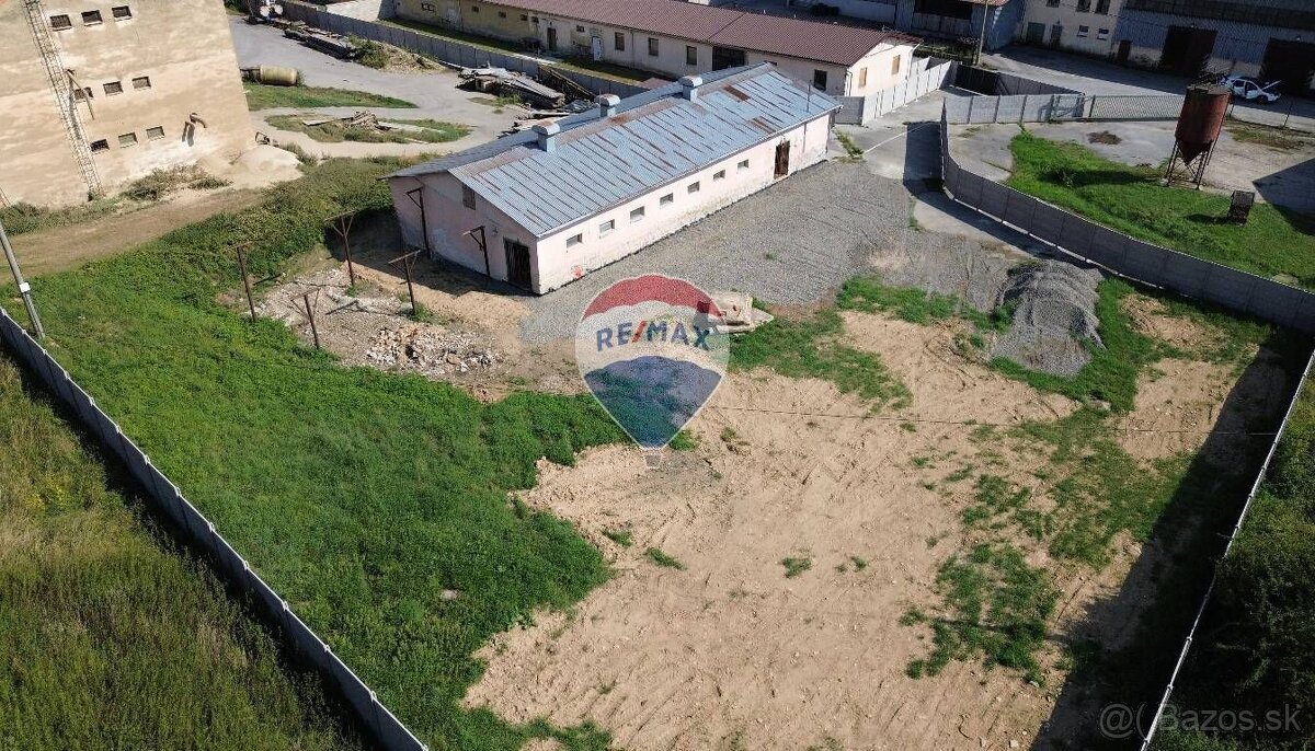 Perspektívna budova s pozemkom 2348m2, pri Hanušovciach nad - 4