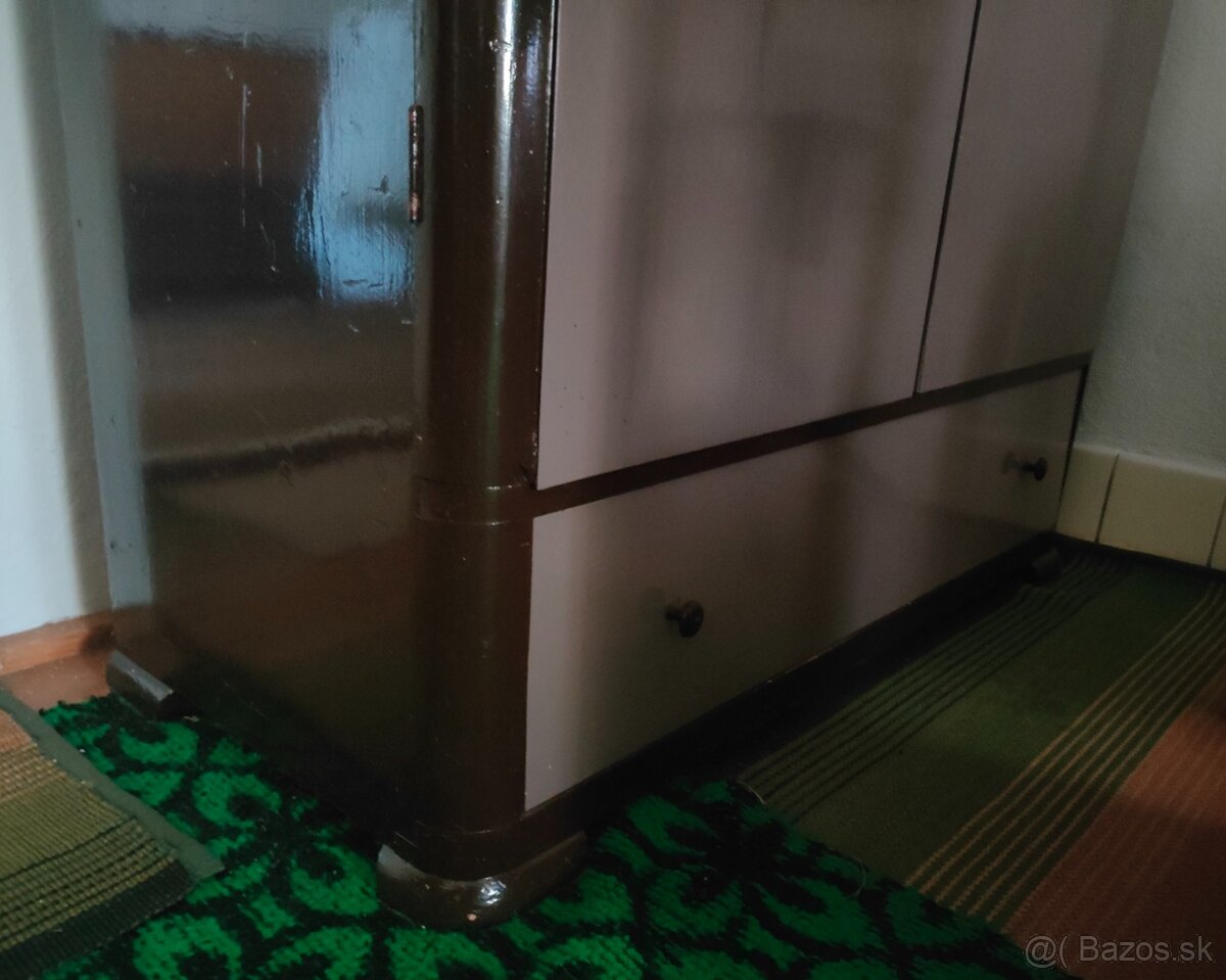 Retro skriňa z masívu 3 - 4