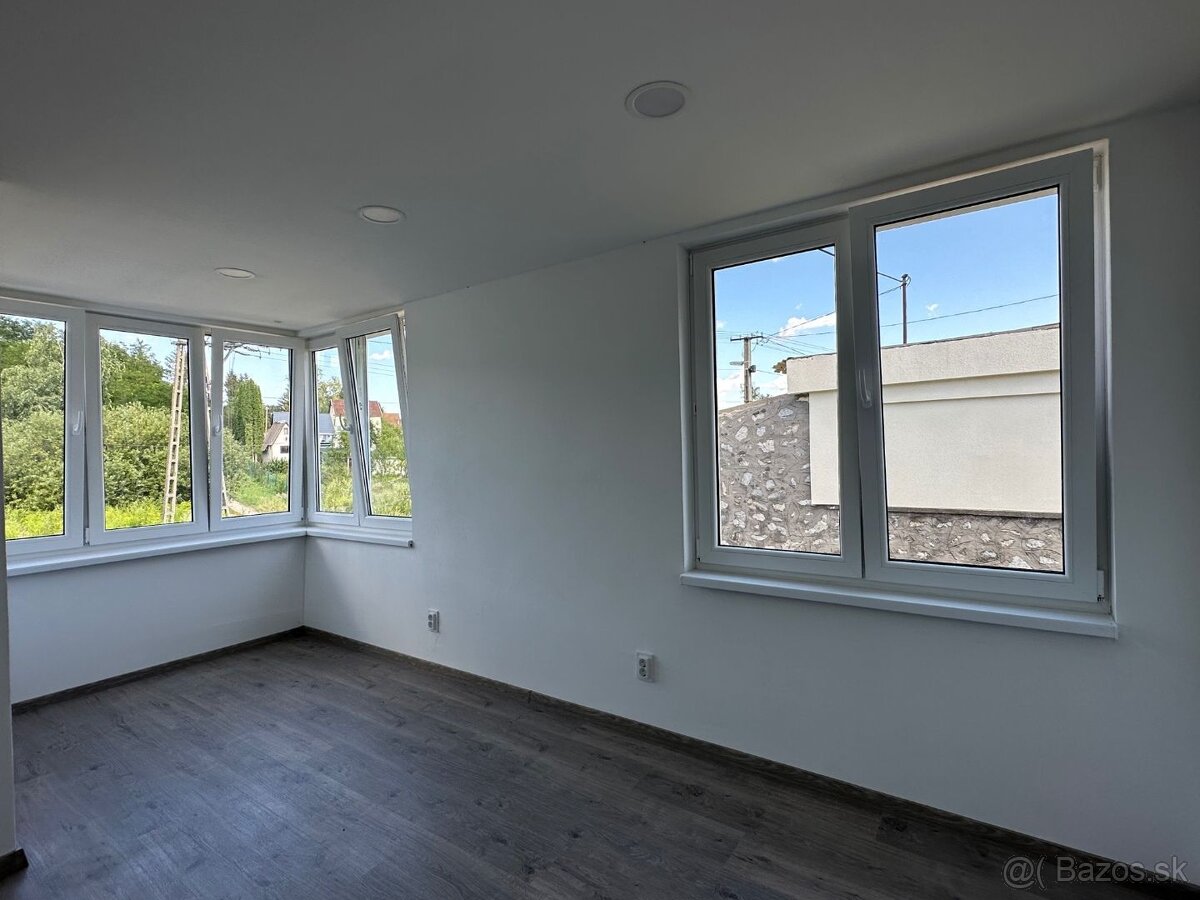 NOVÁ CENA - MAĎARSKO - JAZERO RAKACA - MUROVANÁ CHATA - PRI - 4