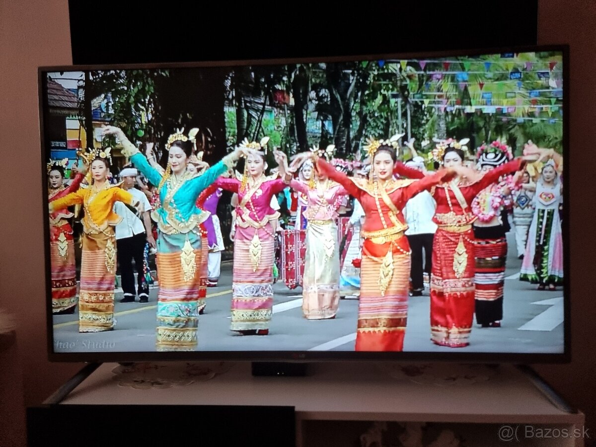 Predám LED TV LG 49LB550V Full HD - 4