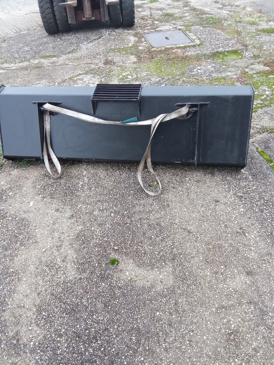 UNC 060,061 LOCUST Lopata zubová - 4