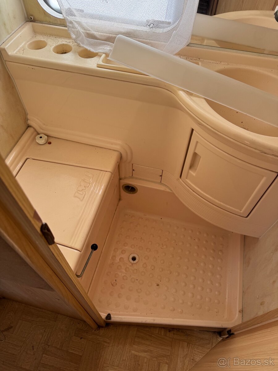 prenájom karavnu LMC dominant 545 - 4