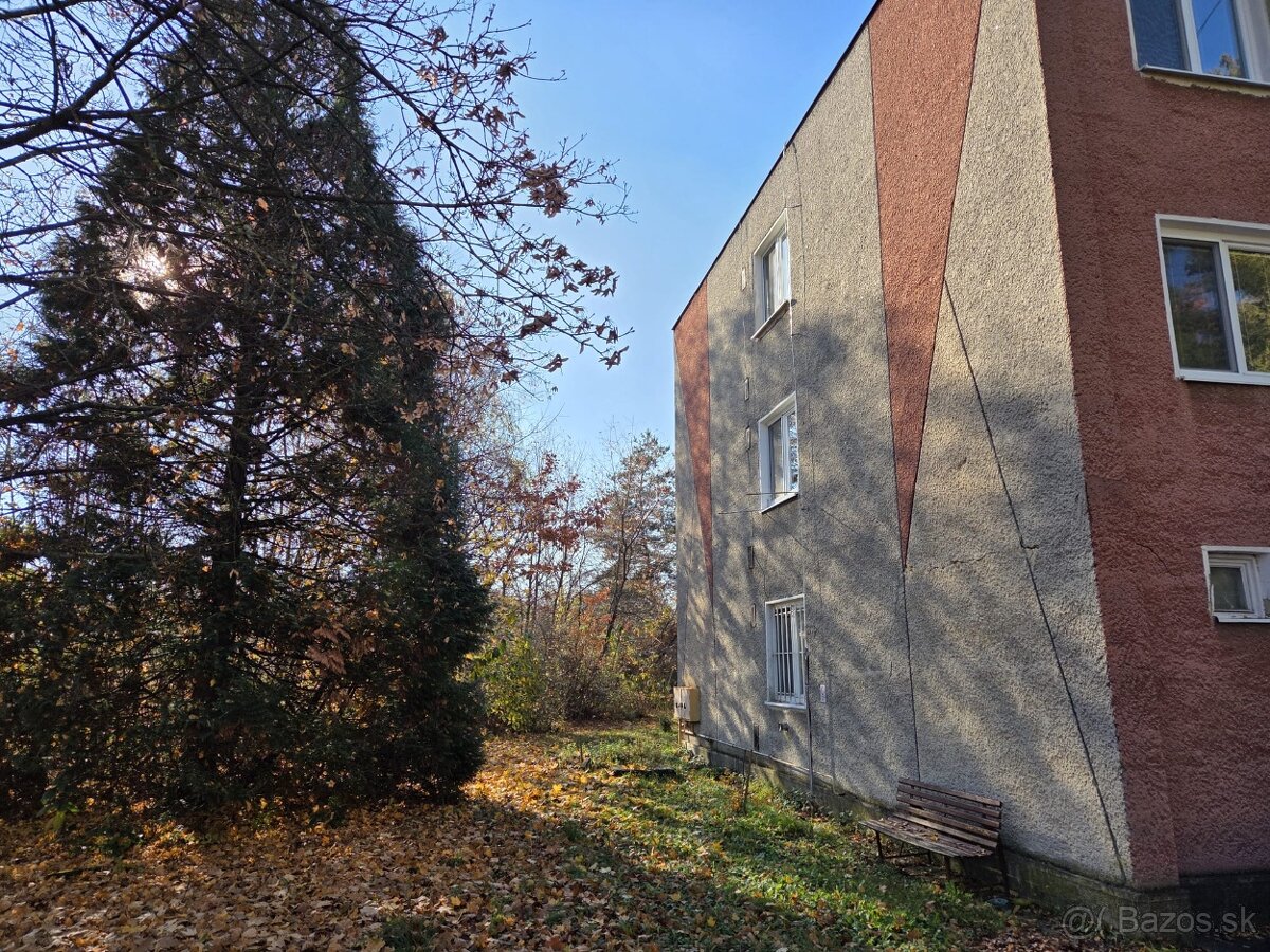 Dva a pol izbový byt v okrajovej časti Lučenca - 4