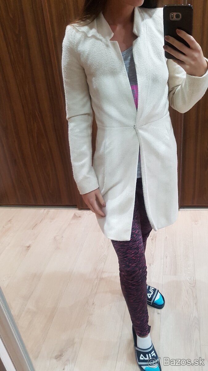 zara kremovy kabatik - - - 4