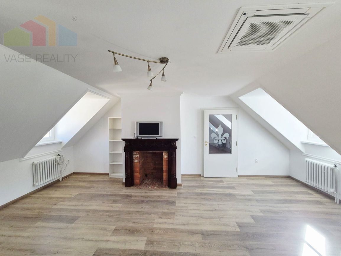 Na prenájom nádherný a štýlový 4-izbový byt, Klariská ulica, - 4