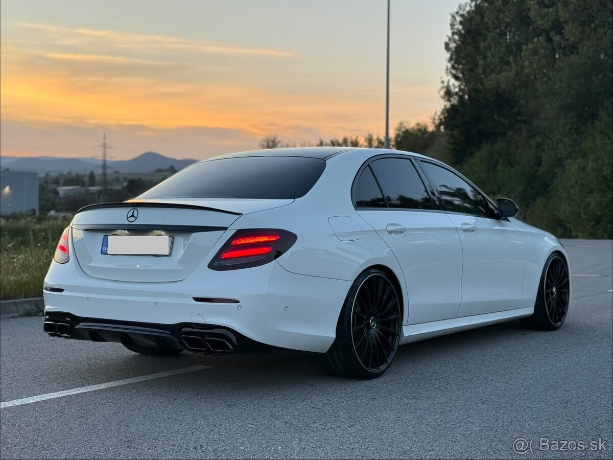 Mercedes-Benz E220d 4Matic AMG Line - 4