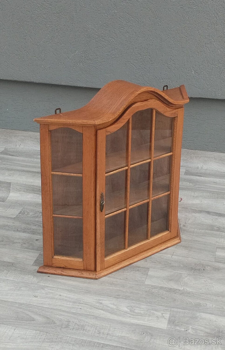 Vitrína nástenná – 66 x 70 x 16 cm . - 4