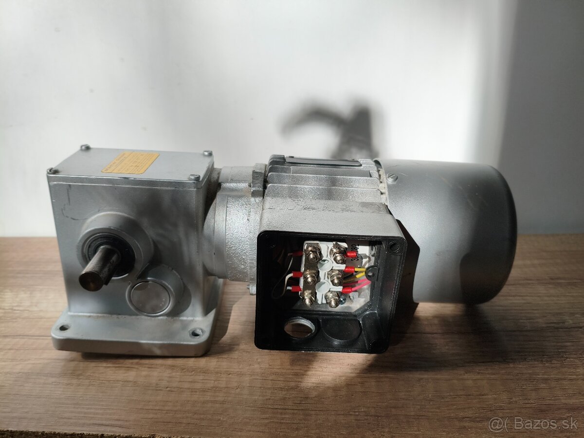 Elektromotor s prevodovkou - 4