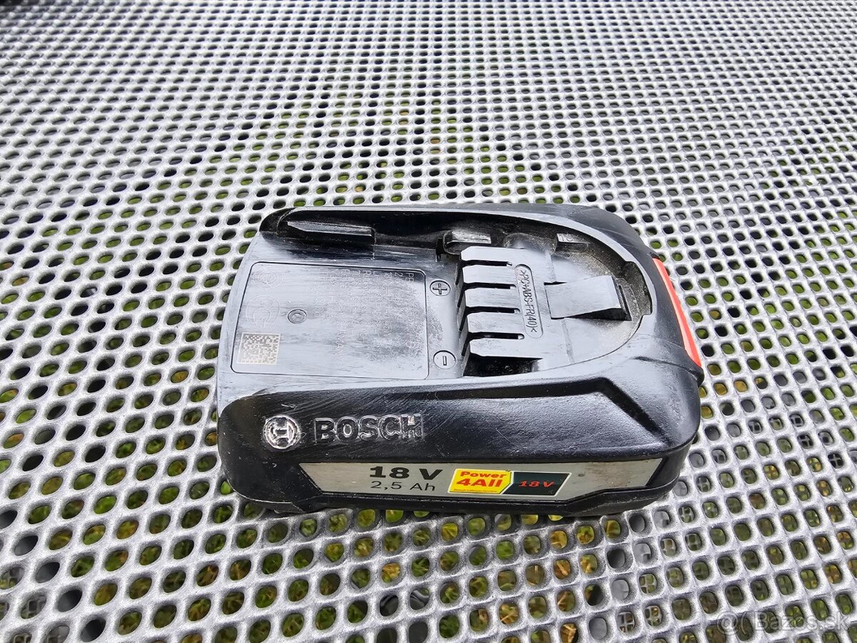 Predám akumulátor PBA a nabíjačku AL1830 CV Bosch - 4