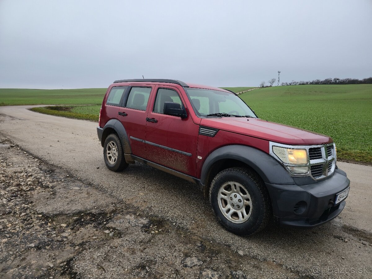 Predám Dodge Nitro, rok 2009 automat - 4