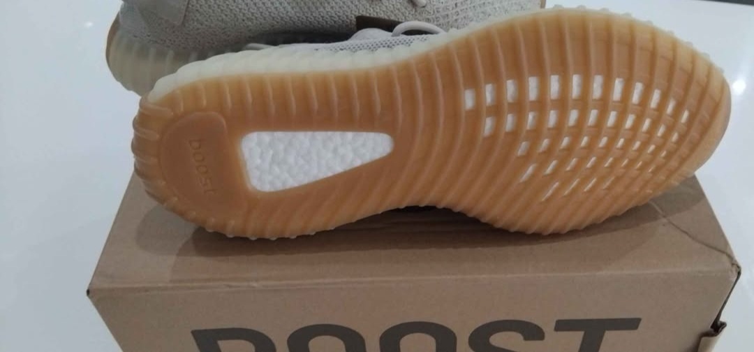 Adidas Yeezy Bosst 350 - 4