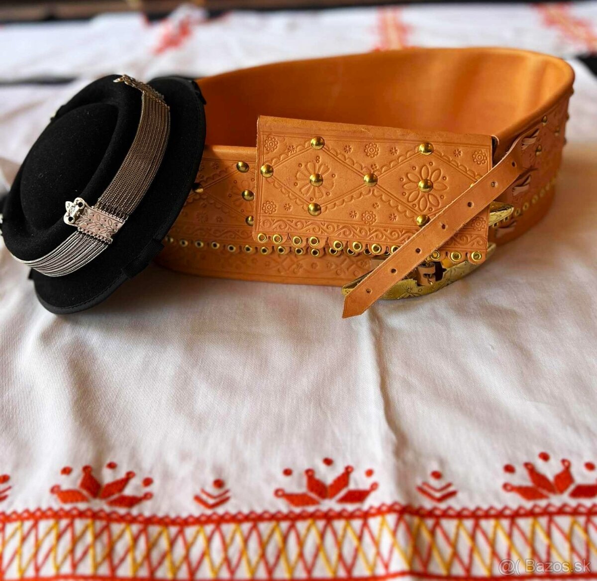 Detviansky HOLOPUPKÁRSKY kroj - 4