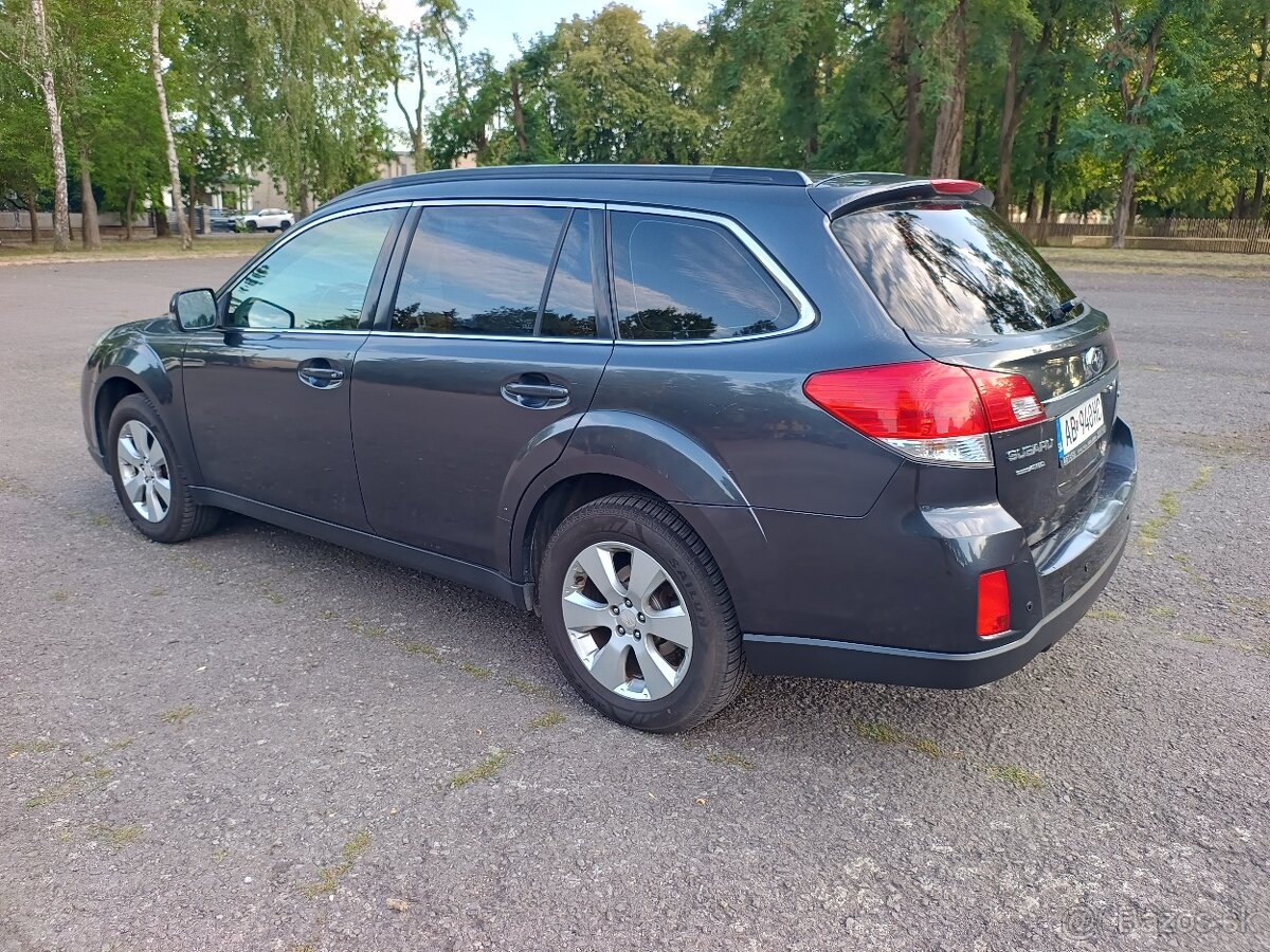 SUBARU OUTBACK 2.5 benzín 2010 - 4