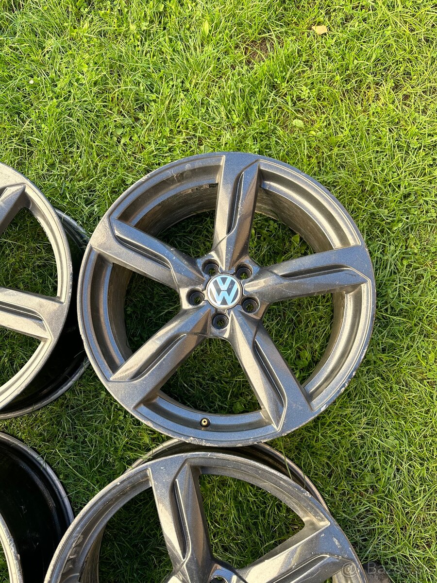 Predám sadu Audi R20 - 4