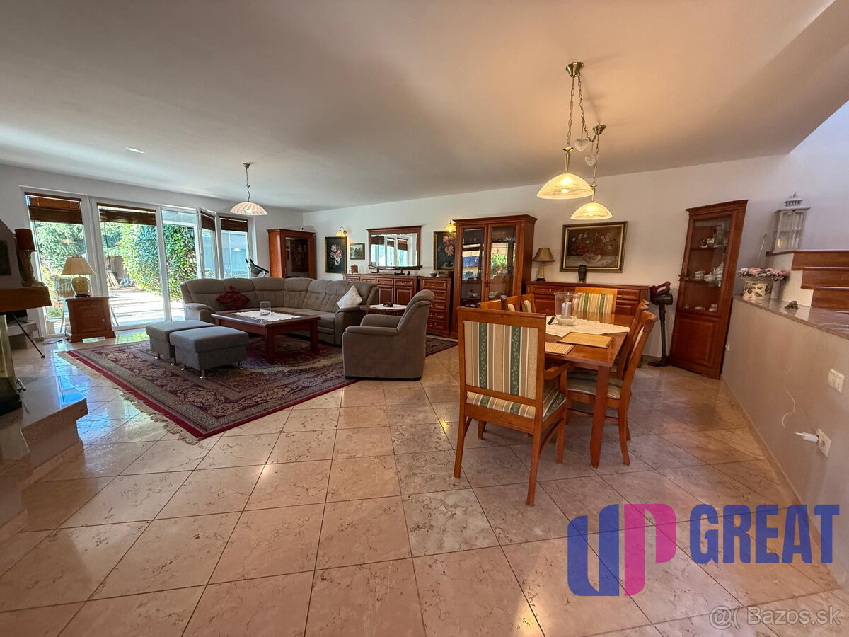 Na predaj 5-izbový rodinný dom s veľkorysou záhradou a bazén - 4