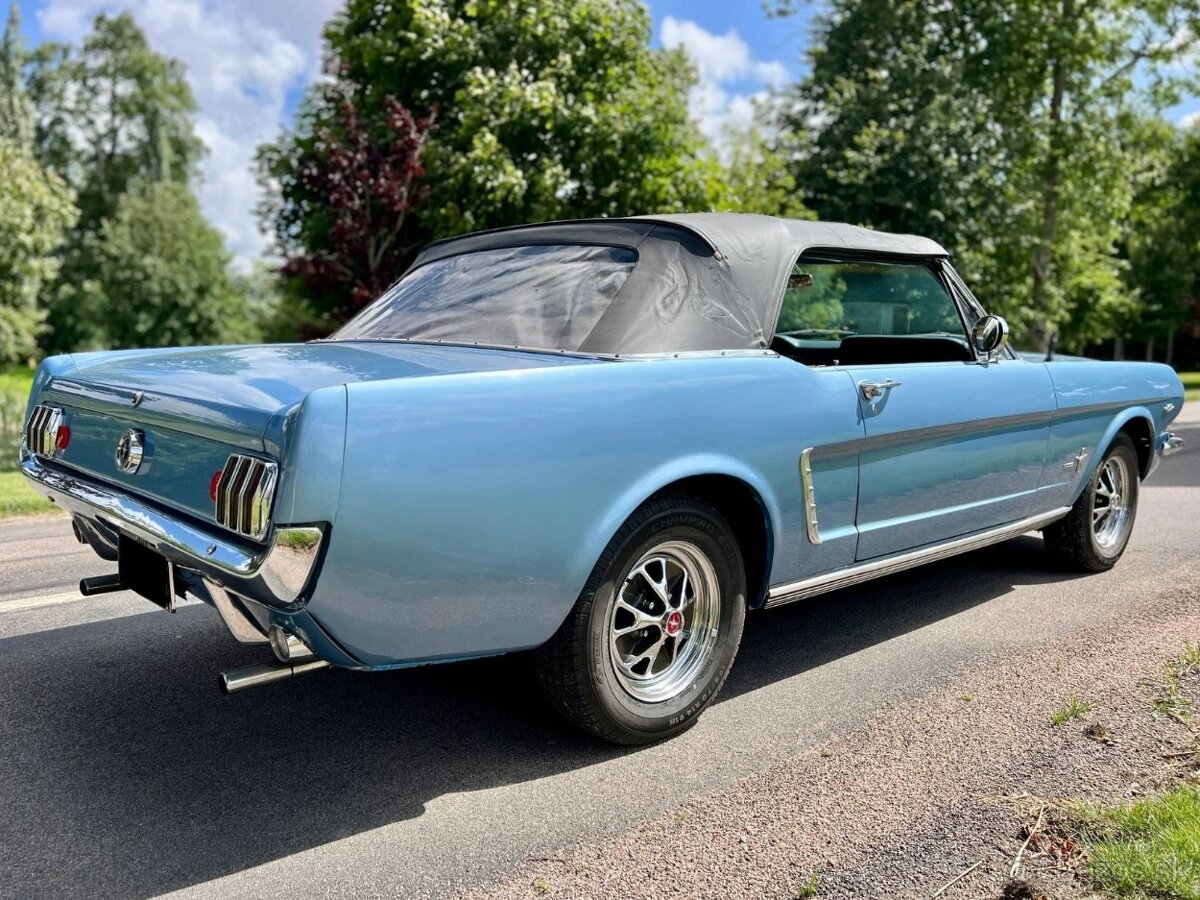 Ford Mustang Cabriolet z roku 1965 - 4