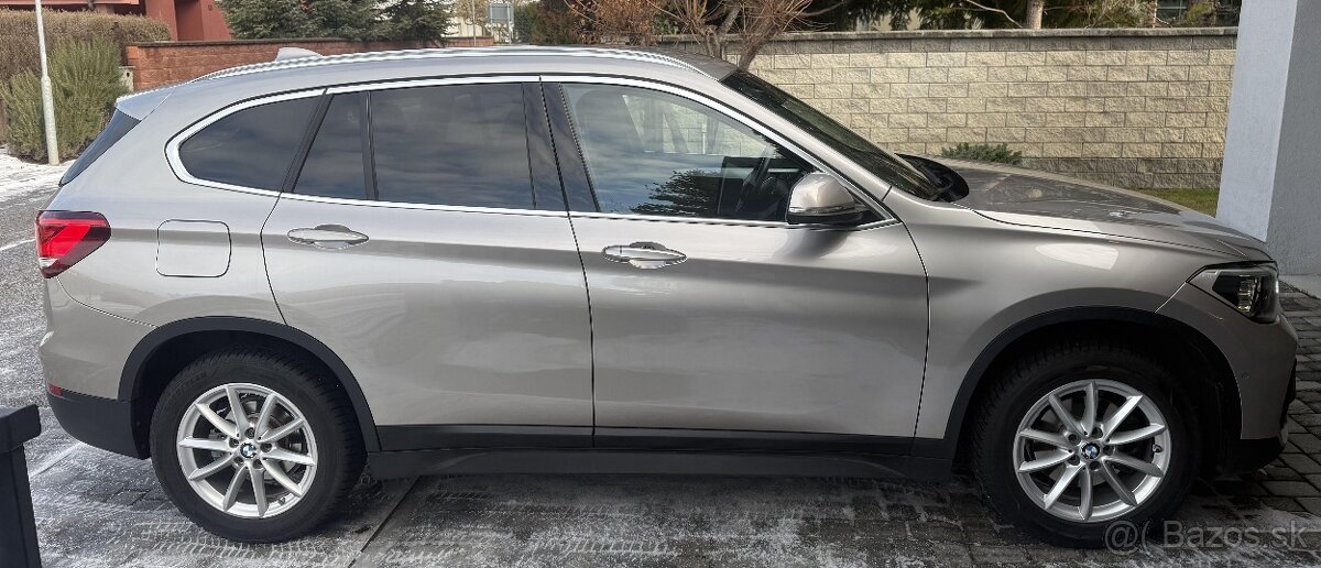 BMW X1 sDrive 18i AT Year 2022 - 4