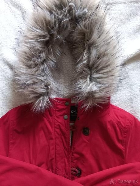Červená vetrovka - 4