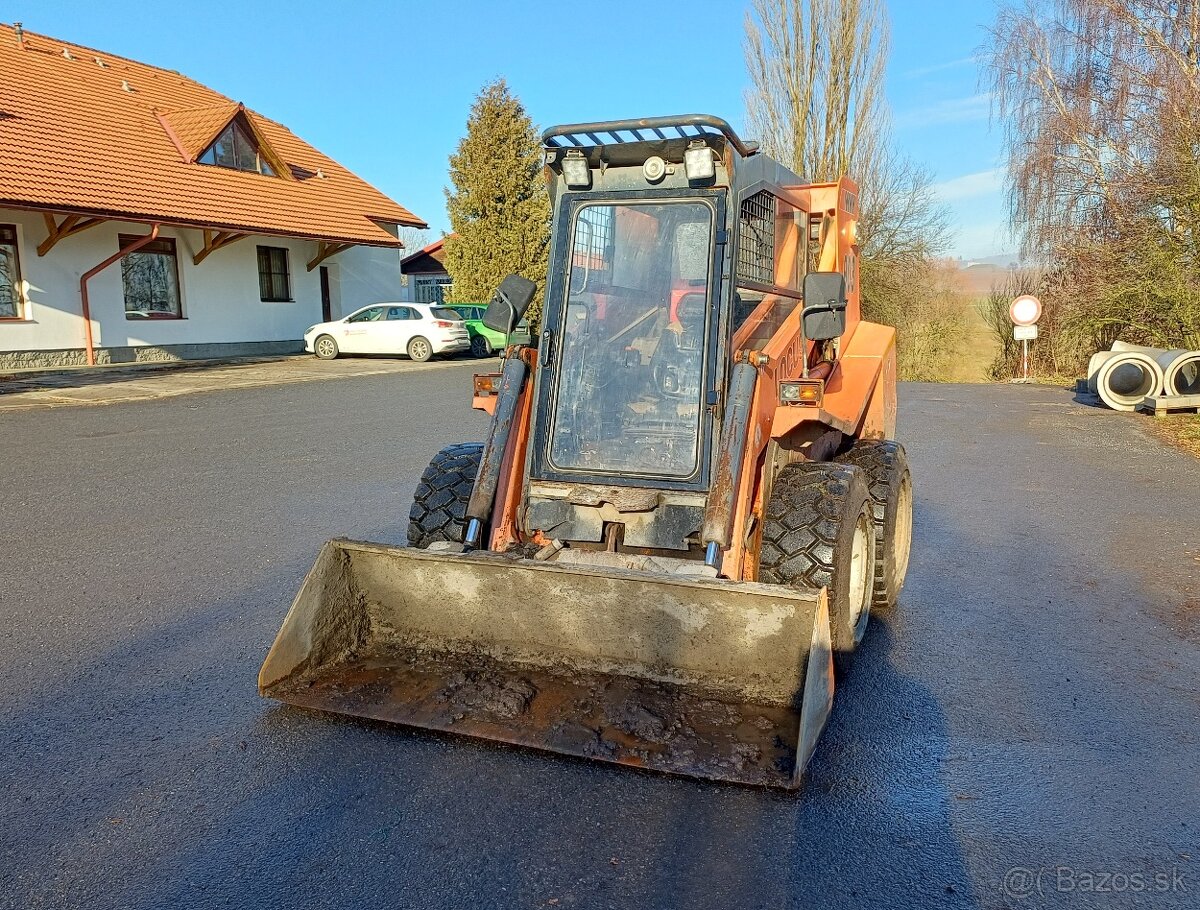 Locust L 903 smykový nakladač - 4