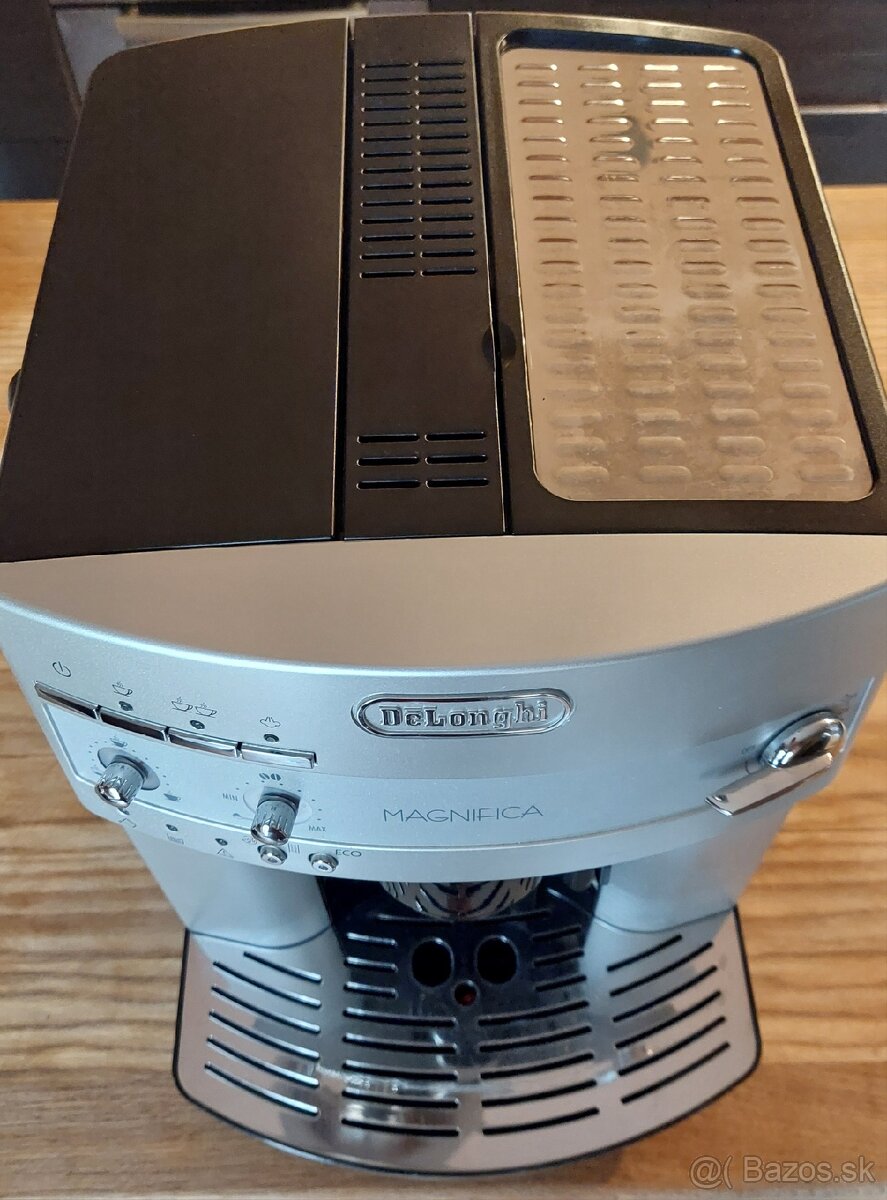 Automatický kávovar Delonghi Magnifica ESAM 3200.S - 4