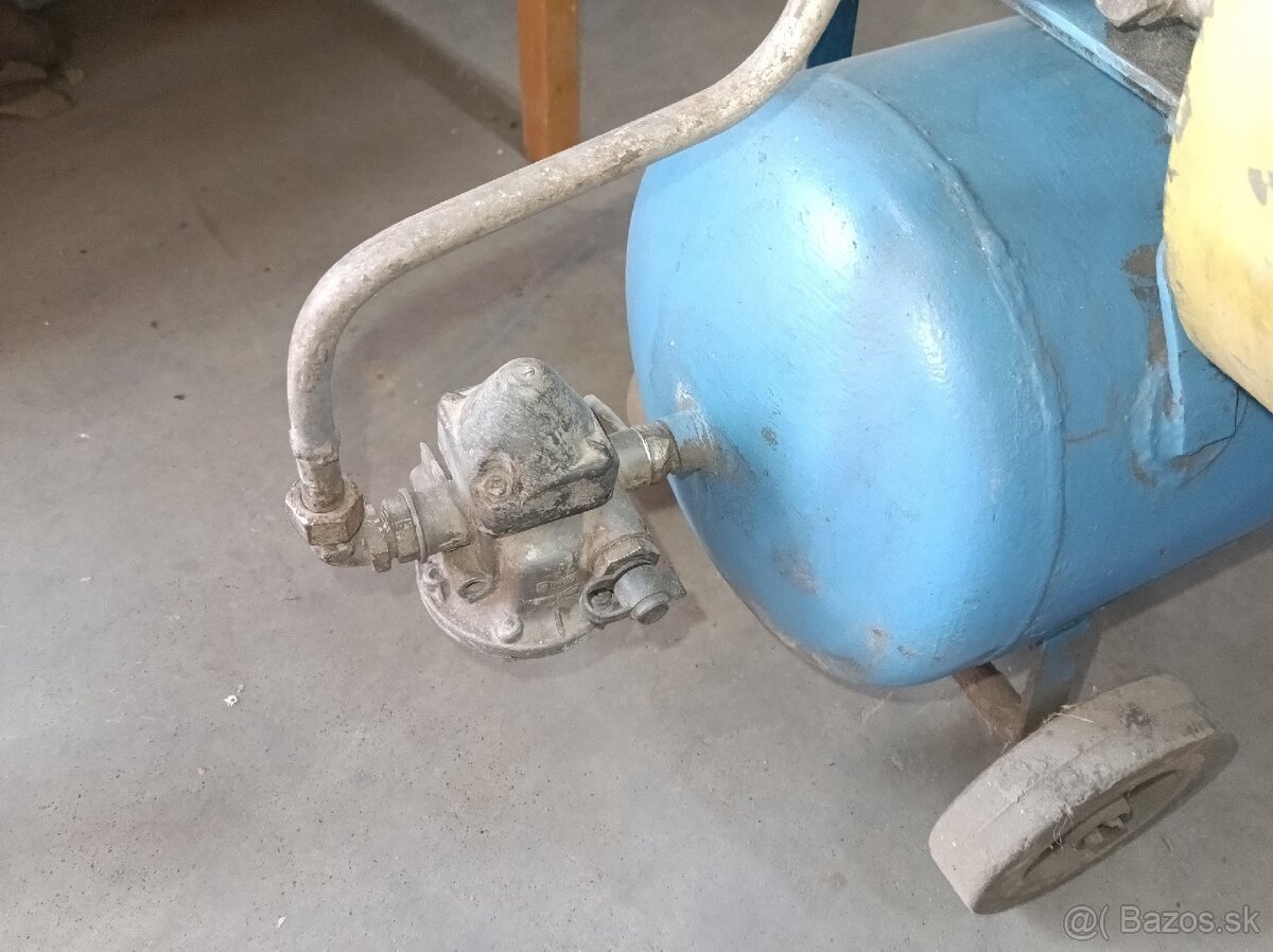 Kompresor dvojvalec 52 L - 4