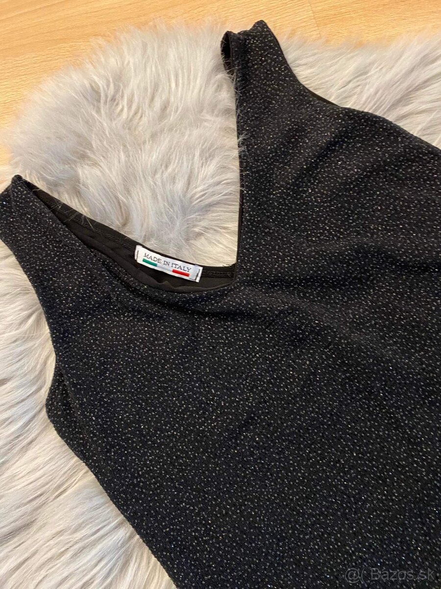 2x obtiahnuté šaty - 4