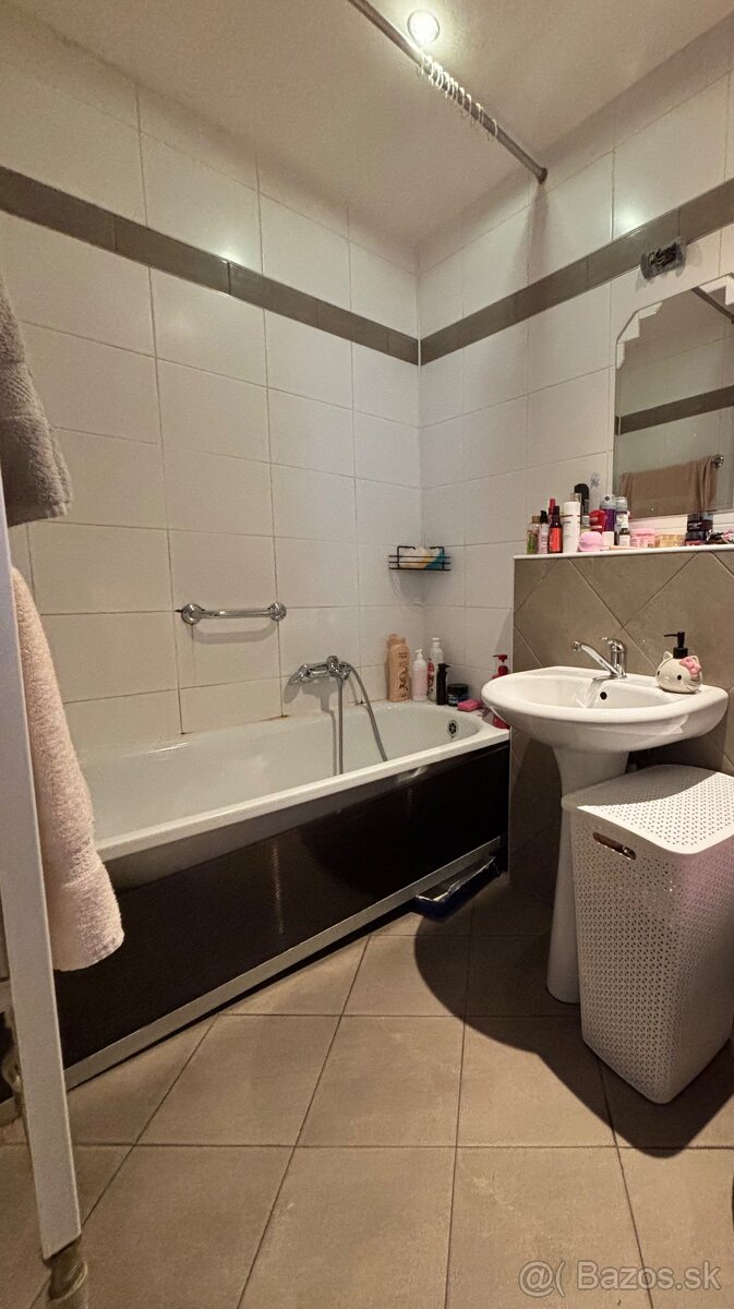 Na prenajom 1izb byt v priamom centre - 4