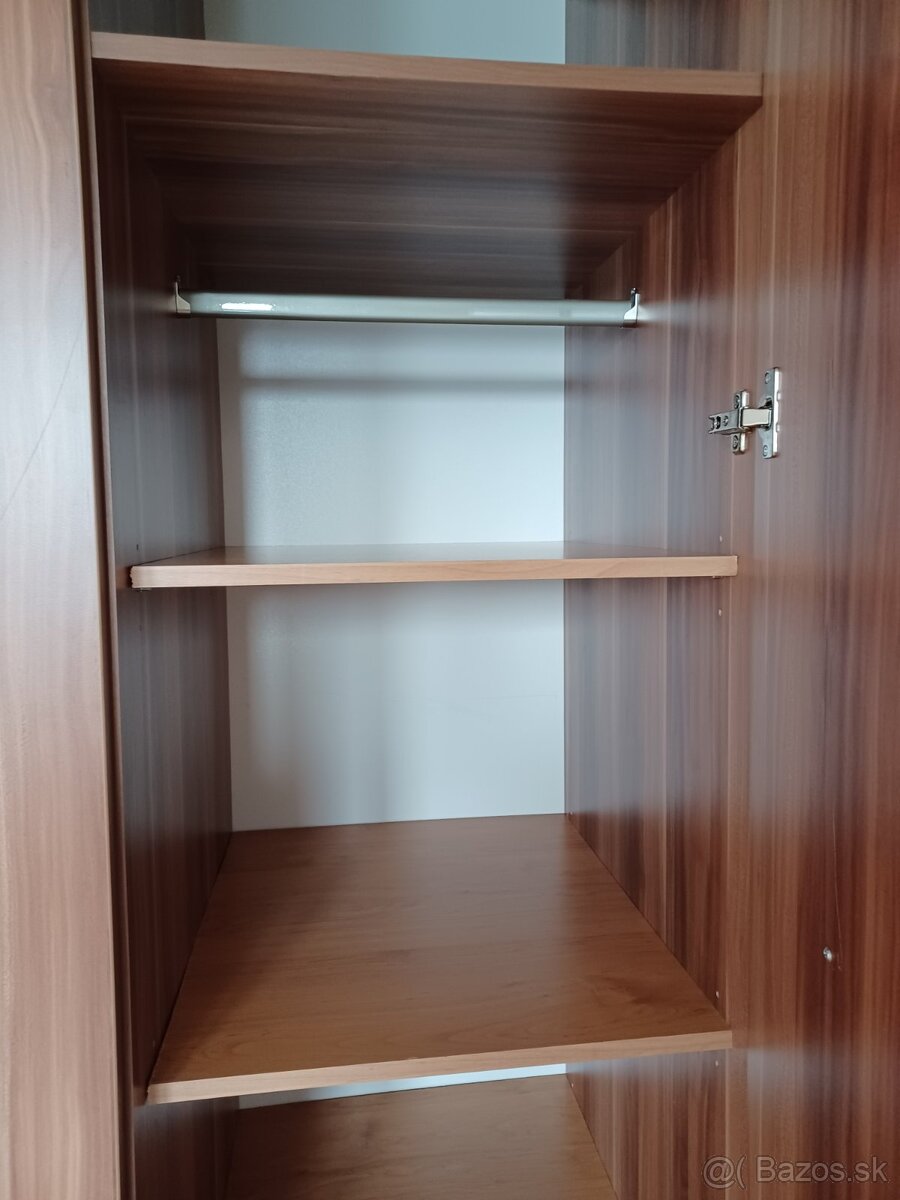 Veľká šatníková skriňa - 4